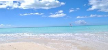 Strand mit Himmel als Sinnbild für das Element Luft